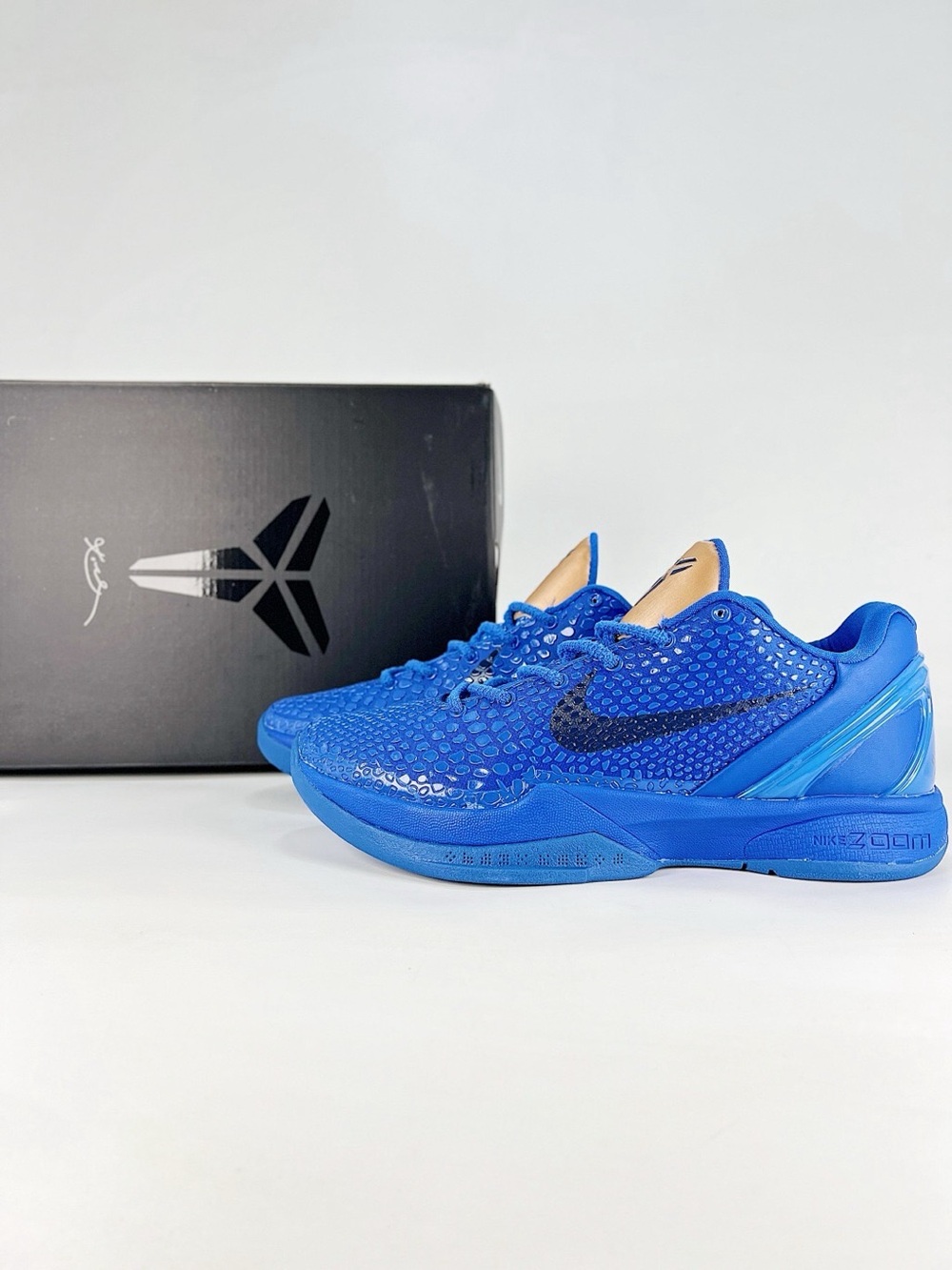 Nike Men's Royal Blue Low-Top Sneakers with Black Swoosh
